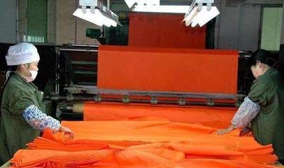 關(guān)愛(ài)女職工 紡織印染行業(yè)中的紡織加工女工